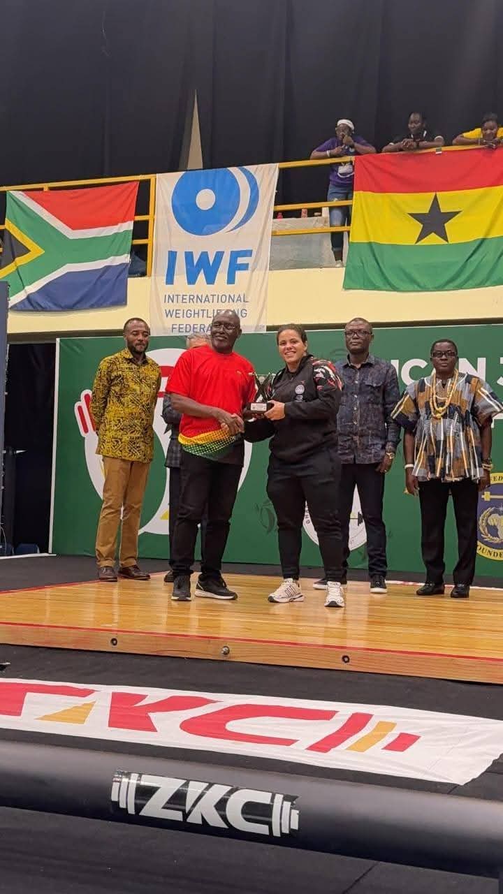 ابنة المدرسة الرياضية بنات بالفيوم شمس محمد تحصد ذهبية إفريقيا وتُتوج بلقب أفضل لاعبة قارية في رفع الأثقال.