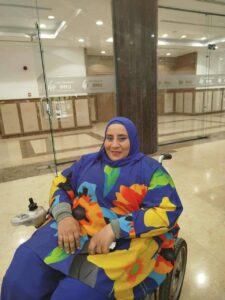 سيده تقهر الاعاقه وتحقق انجازات غير مسبوقه