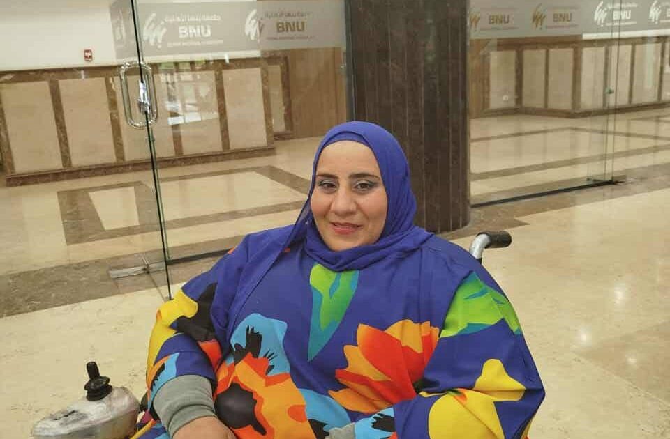 سيده تقهر الاعاقه وتحقق انجازات غير مسبوقه