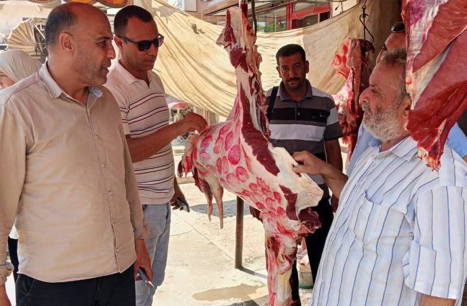 لجنه الصحه العامه تواصل حملاتها على الأسواق بمركز كوم حمادة بحيرة