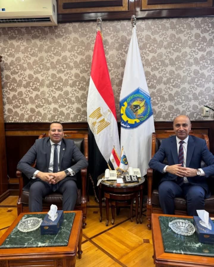 رئيس جامعة دمنهور ووكيل وزارة الصحة بالبحيرة يبحثان تعزيز آليات التعاون المشترك