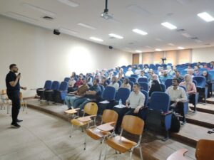 محاضرة علمية في كلية طب المستنصرية عن كيفية التعامل مع حالات الصداع في قسم الطوارئ