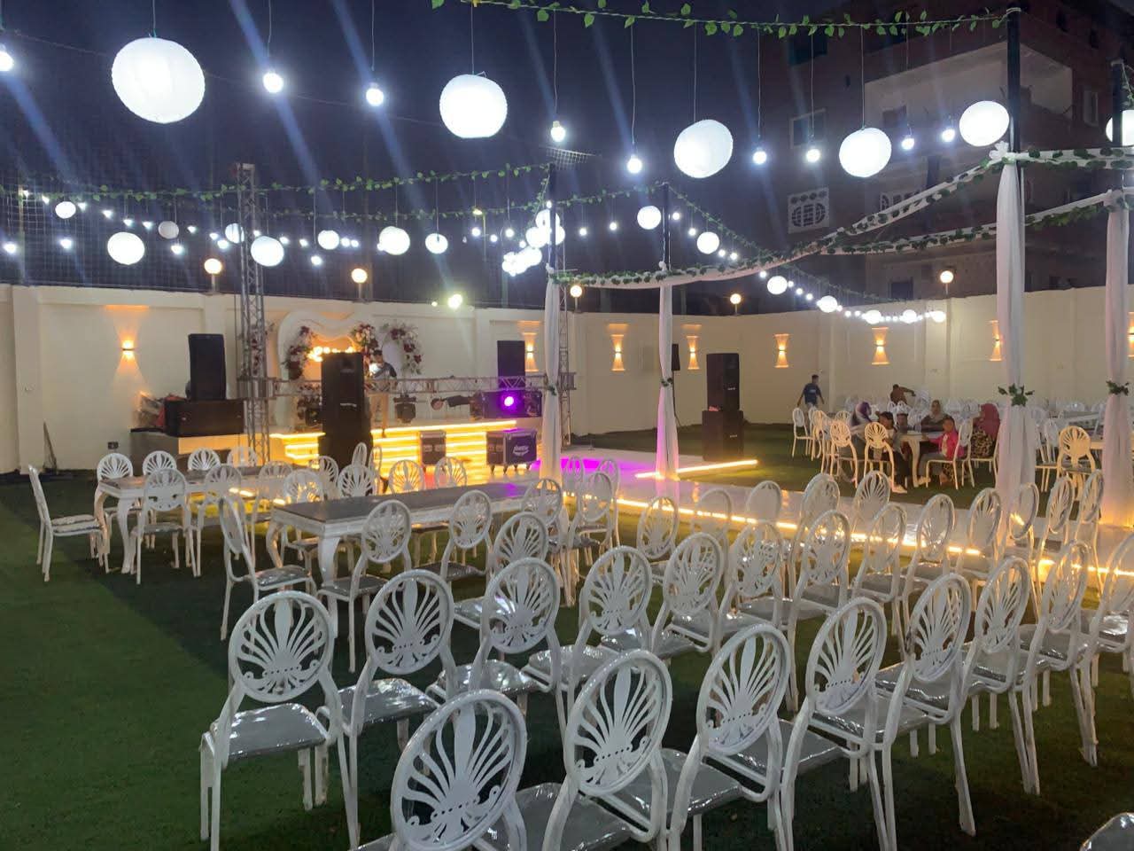 مدير عام الشباب والرياضة بسوهاج يتابع الأعمال النهائية لقاعة أفراح مركز شباب شطو