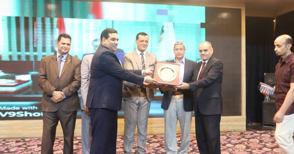 تحت شعار شركاء في جودة التعليم مدير تعليم سوهاج يكرم المتفوقين بالمدارس الخاصة