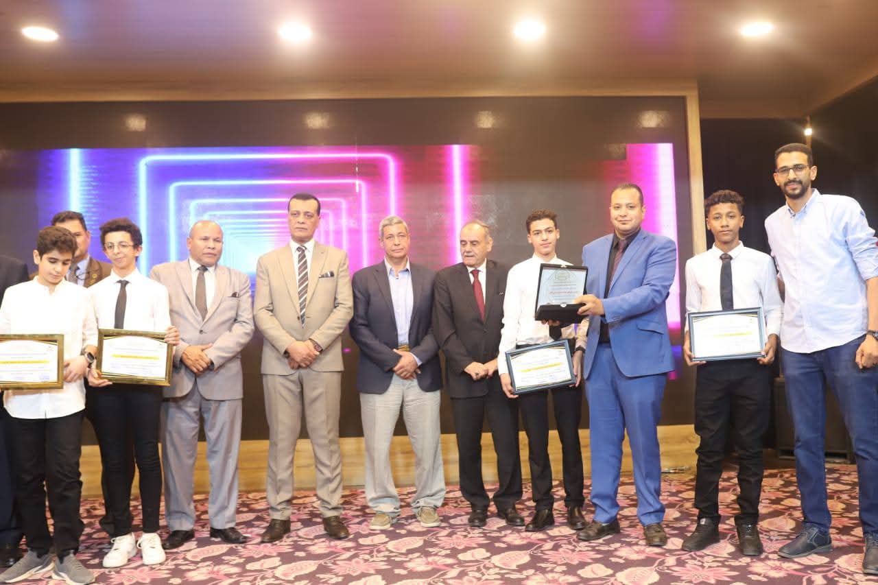 تحت شعار شركاء في جودة التعليم مدير تعليم سوهاج يكرم المتفوقين بالمدارس الخاصة