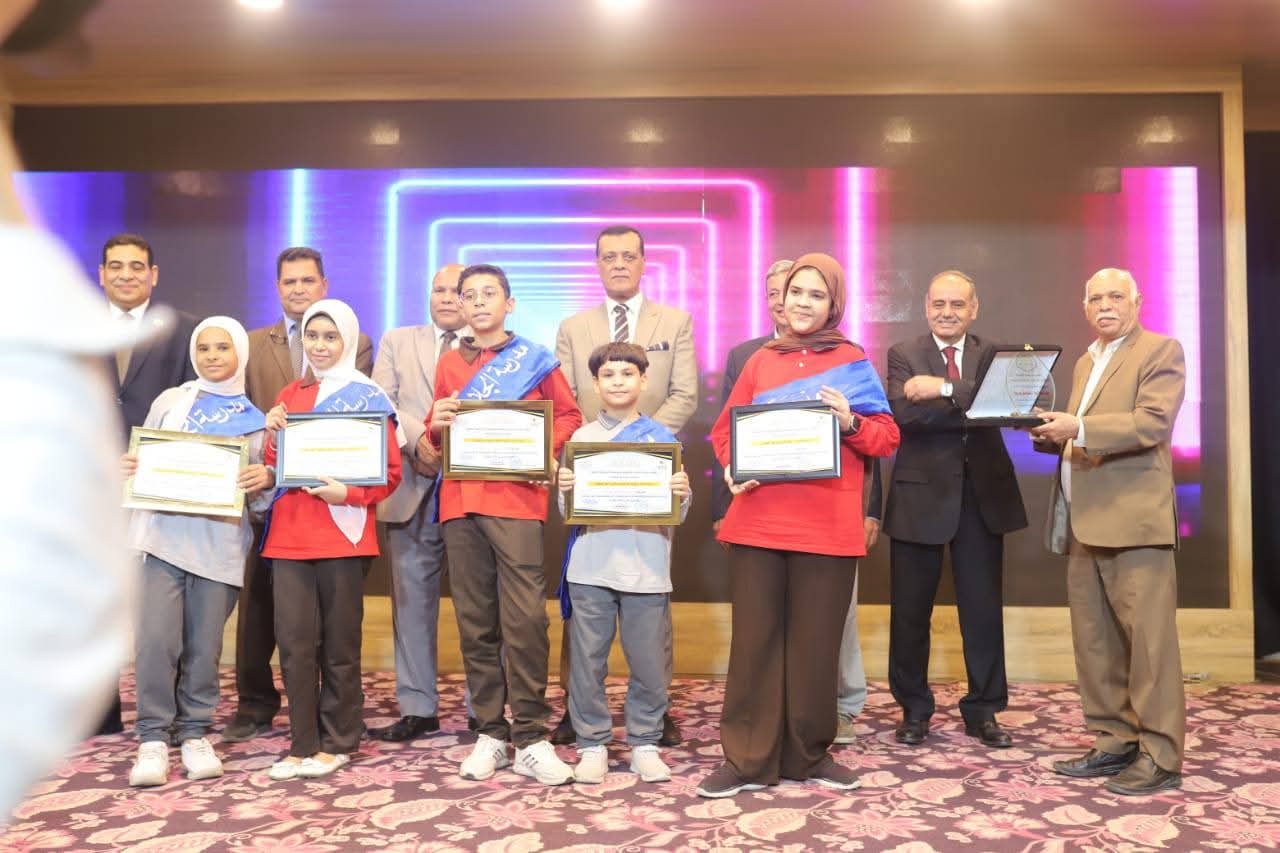 تحت شعار شركاء في جودة التعليم مدير تعليم سوهاج يكرم المتفوقين بالمدارس الخاصة