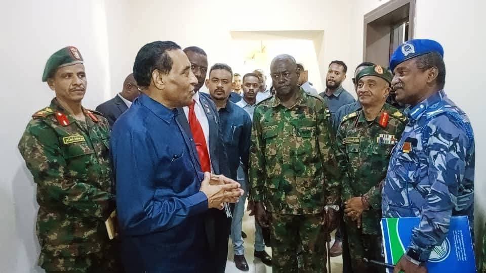 رئيس وزراء السودان يلتقي لجنة أمن ولاية الخرطوم .