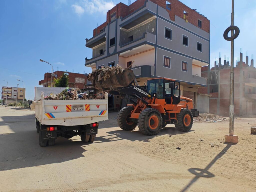 محافظ الإسماعيلية يوجِّه الوحدات المحلية بتكثيف أعمال النظافة ورفع كفاءة أعمدة الإنارة العامة للحفاظ على الوجه الحضاري للمحافظة