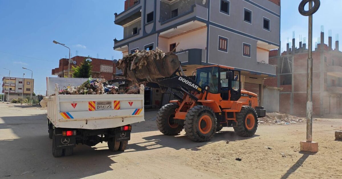 محافظ الإسماعيلية يوجِّه الوحدات المحلية بتكثيف أعمال النظافة ورفع كفاءة أعمدة الإنارة العامة للحفاظ على الوجه الحضاري للمحافظة