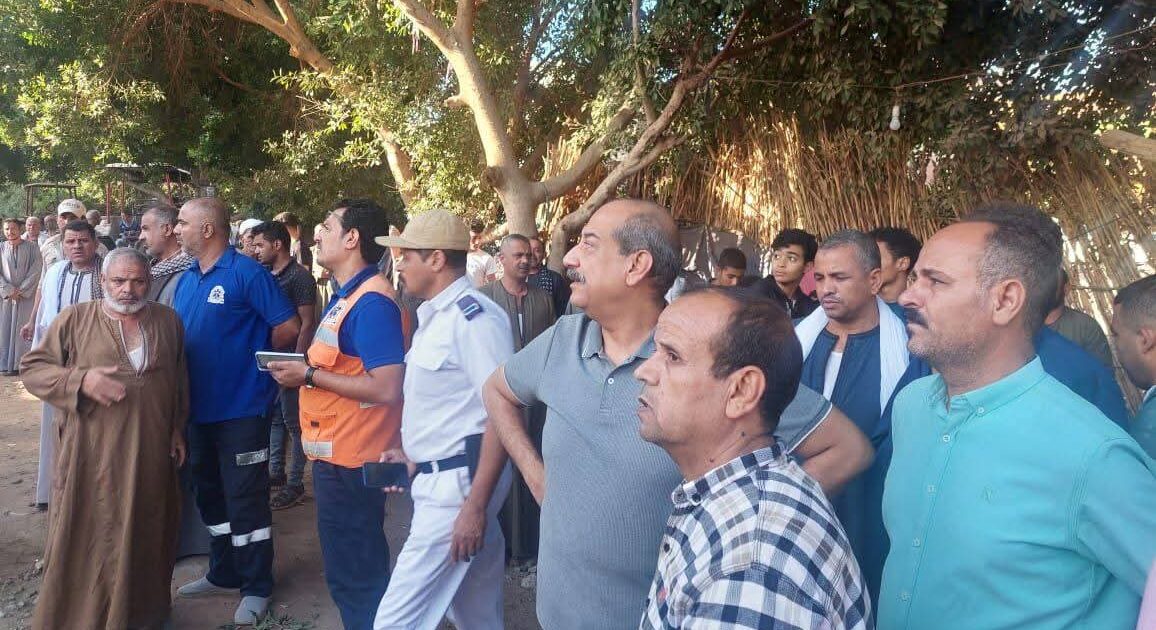 محافظ أسيوط يتابع تداعيات انهيار منزل بقرية كوم أيوشيل ويوجه بتقديم الرعاية للمصابين والدعم لأسر الضحايا
