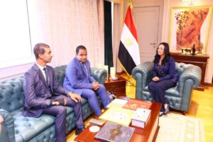 وزيرة التضامن الاجتماعي تلتقي ممثلي مؤسسة "ظواهر" بالأقصر 