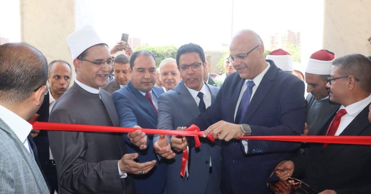 محافظ القليوبية ورئيس جامعة بنها ومدير أمن القليوبية يفتتحوا المسجد بالجامعة