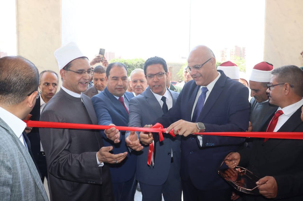 محافظ القليوبية ورئيس جامعة بنها ومدير أمن القليوبية يفتتحوا المسجد بالجامعة