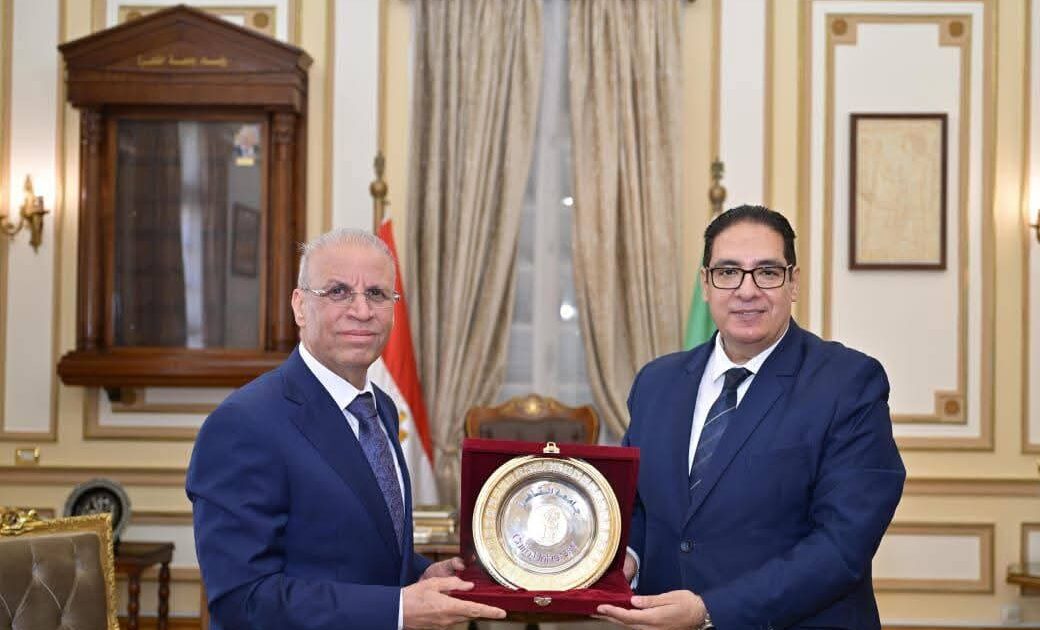 رئيس جامعة القاهرة يبحث مع السفير العراقي آفاق التعاون الأكاديمي ورعاية الطلاب العراقيين الدارسين بالجامعة