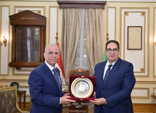 رئيس جامعة القاهرة يبحث مع السفير العراقي آفاق التعاون الأكاديمي ورعاية الطلاب العراقيين الدارسين بالجامعة رئيس جامعة القاهرة يبحث مع السفير العراقي آفاق التعاون الأكاديمي ورعاية الطلاب العراقيين الدارسين بالجامعة