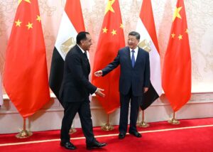 الرئيس الصيني يستقبل رئيس الوزراء بقصر الضيافة بمدينة "تيانجبن"