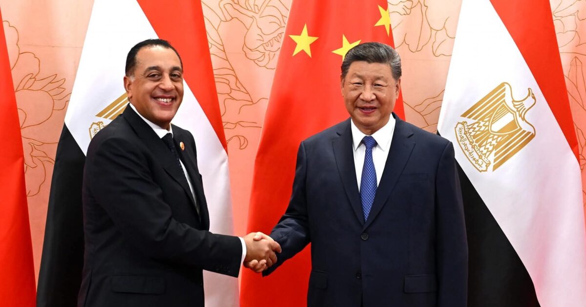 الرئيس الصيني يستقبل رئيس الوزراء بقصر الضيافة بمدينة "تيانجبن"