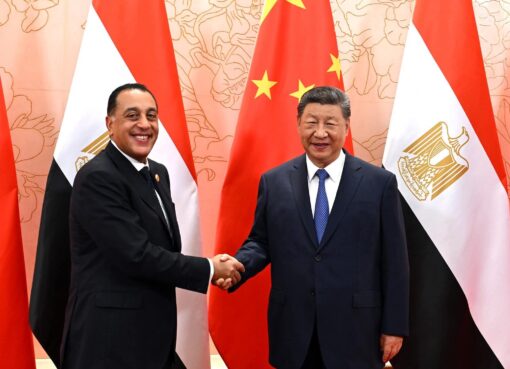 الرئيس الصيني يستقبل رئيس الوزراء بقصر الضيافة بمدينة "تيانجبن"