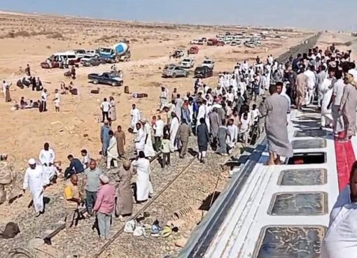 وقوع حادث خروج عدد ٧ عربات عن القضبان من القطار رقم ١٩٣٥ القادم من مطروح الي القاهرة و انقلاب ٢منها