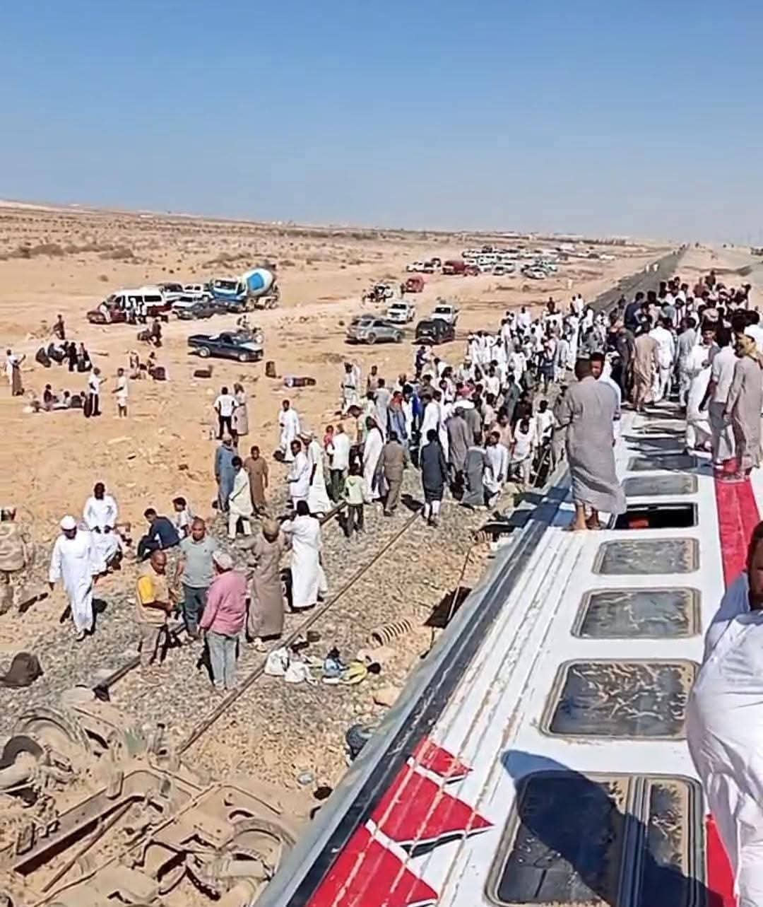 وقوع حادث خروج عدد ٧ عربات عن القضبان من القطار رقم ١٩٣٥ القادم من مطروح الي القاهرة و انقلاب ٢منها