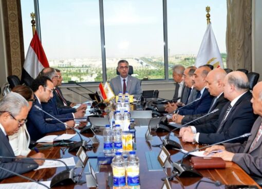 وزير التموين يجتمع مع الشركة القابضة والشركات التابعة لتوافر السلع وضبط الأسواق وزير التموين يجتمع مع الشركة القابضة والشركات التابعة لتوافر السلع وضبط الأسواق