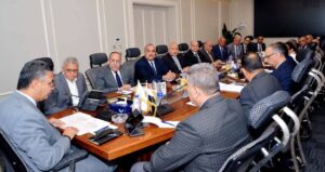 وزير التموين يجتمع مع الشركة القابضة والشركات التابعة لتوافر السلع وضبط الأسواق