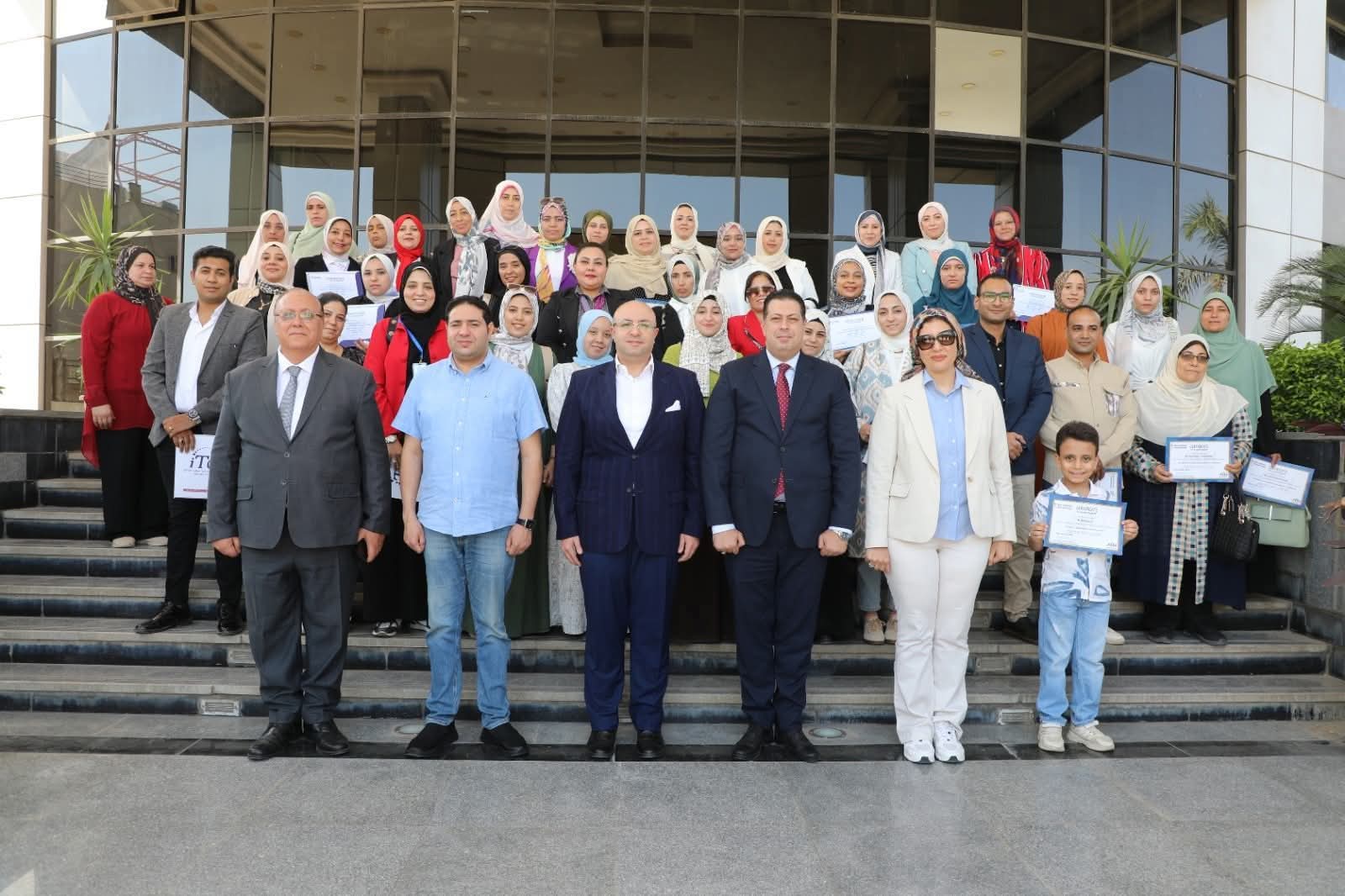 محافظ بني سويف يشهد تسليم شهادات البرنامج التدريبي ويُطلق مبادرة Expert Hub.