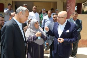 محافظ بني سويف يتفقد ختام أعمال القافلة الطبية لعلاج أمراض العيون.