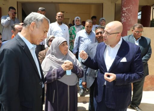 محافظ بني سويف يتفقد ختام أعمال القافلة الطبية لعلاج أمراض العيون.