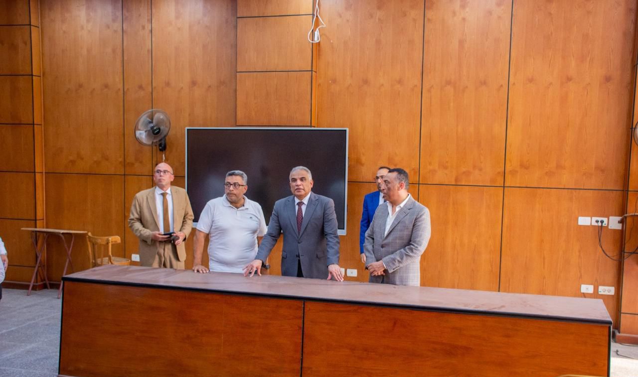 رئيس جامعه طنطا يتفقد الاستعدادات النهائية  لبدء الدراسة بالجامعة الأهلية