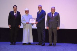 محافظ الغربية يكرم ١١٥ طالبًا من أوائل الجمهورية والمحافظة