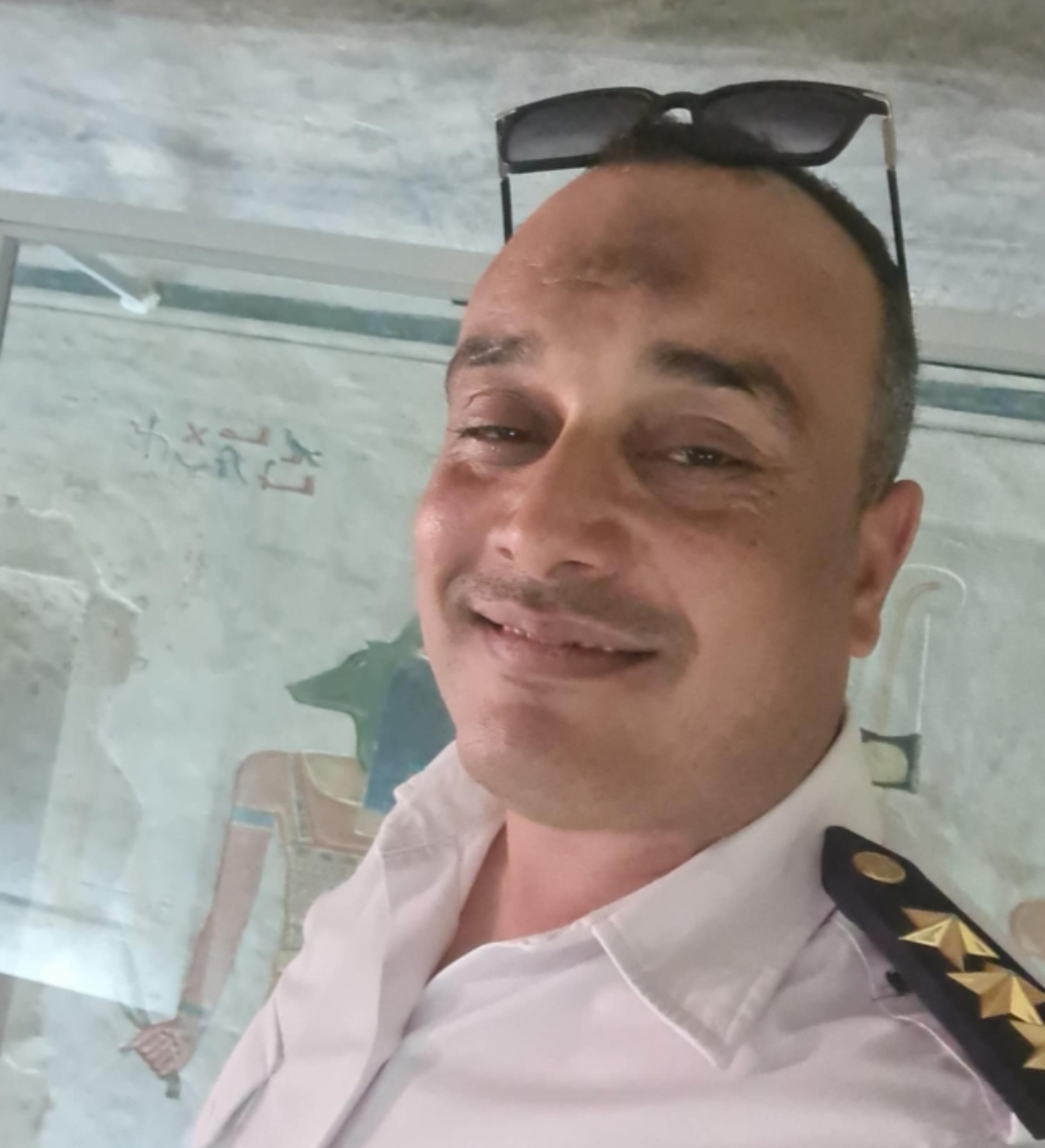 يتقدم المستشار الإعلامي نزيه عتيق المتحدث الرسمي باسم مبادرة نقله نوعيه الوطنية بنقابة العاملين بالهيئة العامة للاستعلامات بأجمل وارق التهاني والتبريكات القلبية لاخي الاكبر ولابن عمي الغالي معالي