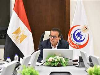 نقص الأدوية على طاولة وزير الصحة ..مناقشة عبدالغفار مع قيادات الوزارة