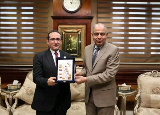 محافظ المنيا يكرم مدير الطب البيطري السابق ويؤكد دعم القيادات الجديدة محافظ المنيا يكرم مدير الطب البيطري السابق ويؤكد دعم القيادات الجديدة