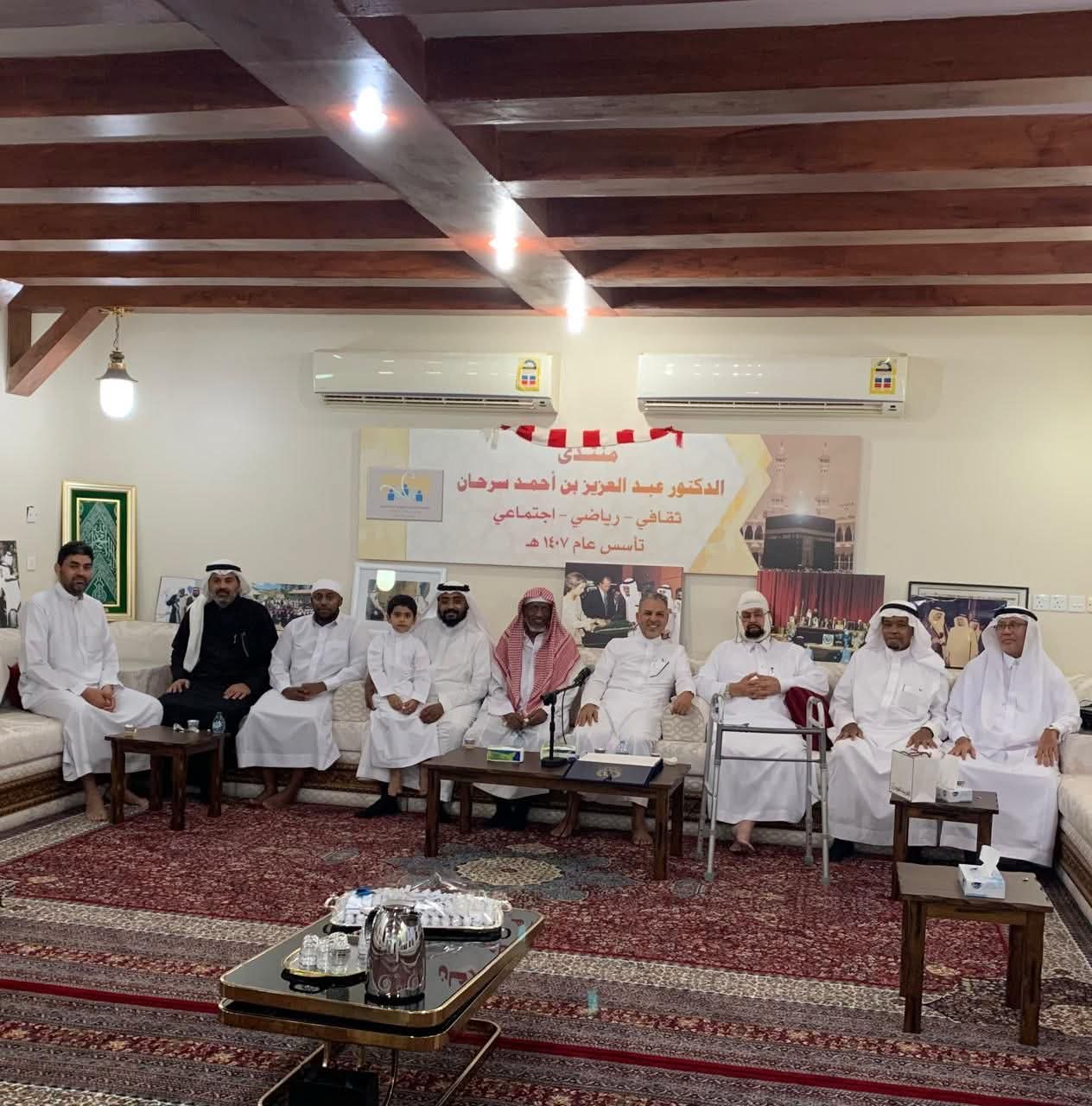 أهالي مكة المكرمة يطمئنون على معالي الدكتور عبدالعزيز سرحان