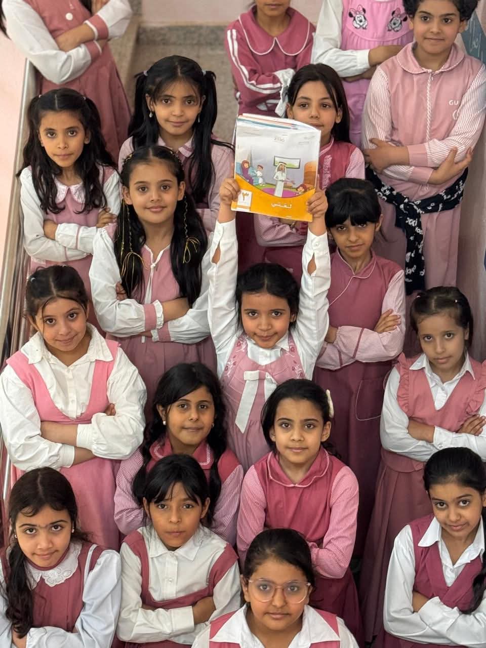 في مبادرة من مديري ومديرات المدارس طلبة المدارس بالطائف  يستلمون الكتب الدراسية منذ وقت مبكر