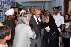 فى ثانى أيام انتخابات مجلس الشيوخ...محافظ الأقصر يتابع ميدانيًّا انتظام سير انتخابات مجلس الشيوخ في مركز القرنة