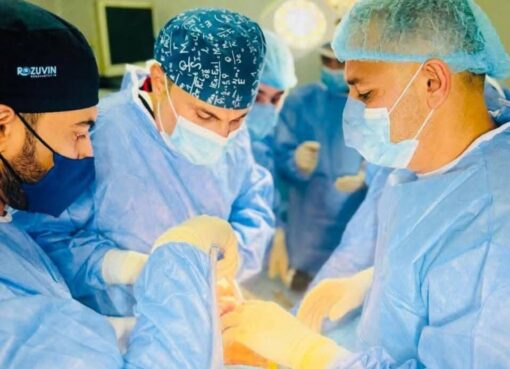 عملية تبديل مفصل الركبة الكامل تعيد الأمل لمريض في الخمسين بالعمر تدريسي في كلية طب المستنصرية يجري عملية تبديل مفصل الركبة الكامل تعيد الأمل لمريض في الخمسين بالعمر في مستشفى اليرموك التعليمي