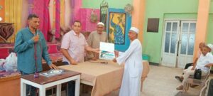 مدير تعليم دراو شمال اسوان محمود نادى
يكرم السادة العاملين بديوان الإدارة
المحالين للمعاش