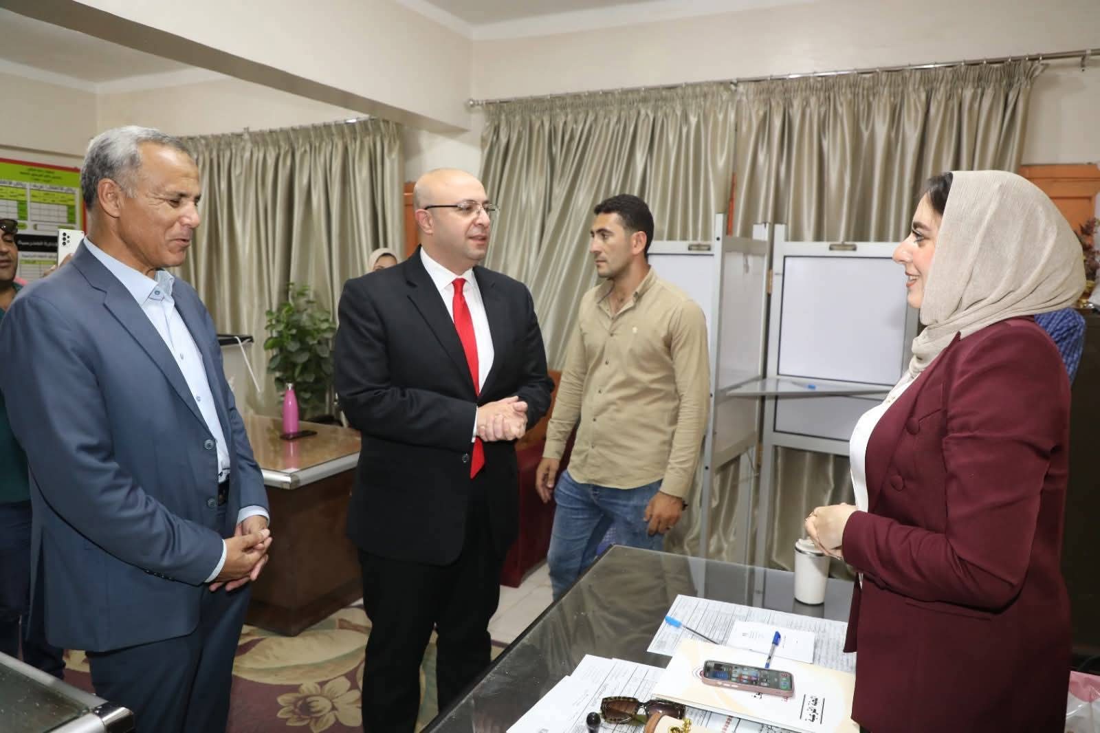 محافظ بني سويف يتفقد بعض اللجان في أول أيام جولة الإعادة لانتخابات مجلس الشيوخ 2025