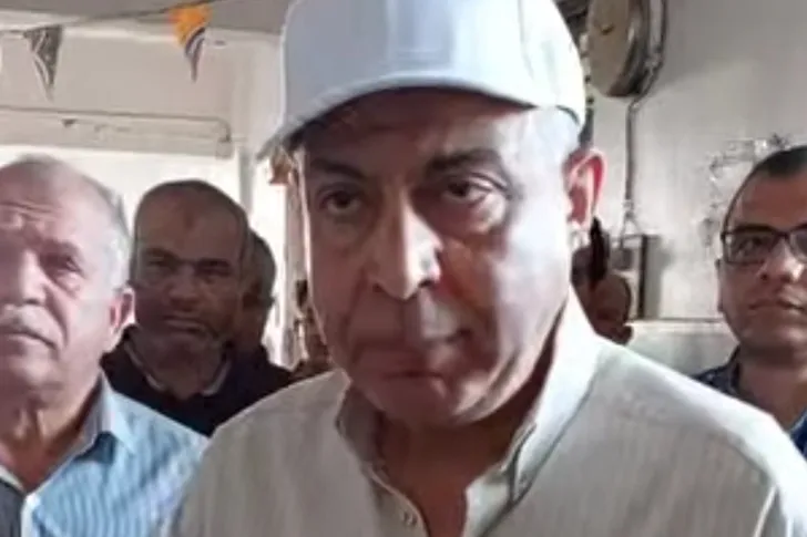 محافظ المنيا لمدير مدرسة : كل ده مكتب ؟ هي تكية دى ..ويأمر بغرف صغيرة لجميع المكاتب !