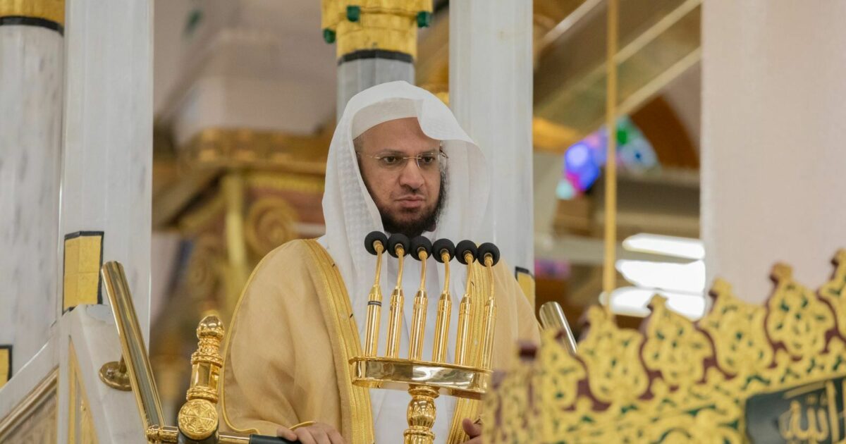 الشيخ الدكتور عبدالمحسن بن محمد القاسم يؤم المصلين لصلاة الجمعة بالمسجد النبوي