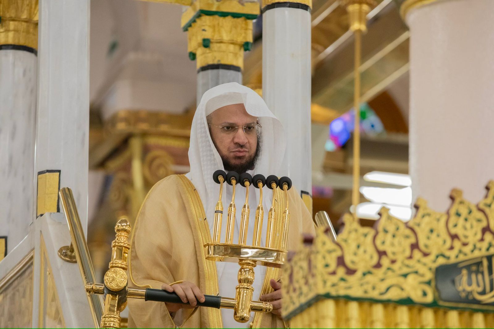 الشيخ الدكتور عبدالمحسن بن محمد القاسم يؤم المصلين لصلاة الجمعة بالمسجد النبوي