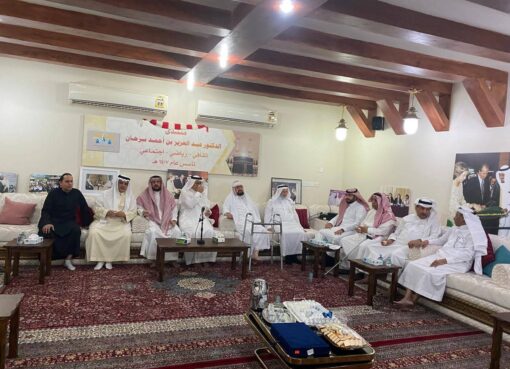 أهالي منطقة مكة يزورون معالي الدكتورعبدالعزيز سرحان للاطمئنان على صحته أهالي منطقة مكة يزورون معالي الدكتورعبدالعزيز سرحان للاطمئنان على صحته