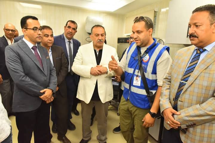 محافظ أسيوط يشهد التشغيل التجريبي لمستشفى أورام ديروط بطاقة 55 سريرًا 