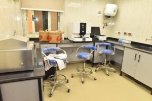 محافظ أسيوط يشهد التشغيل التجريبي لمستشفى أورام ديروط بطاقة 55 سريرًا 