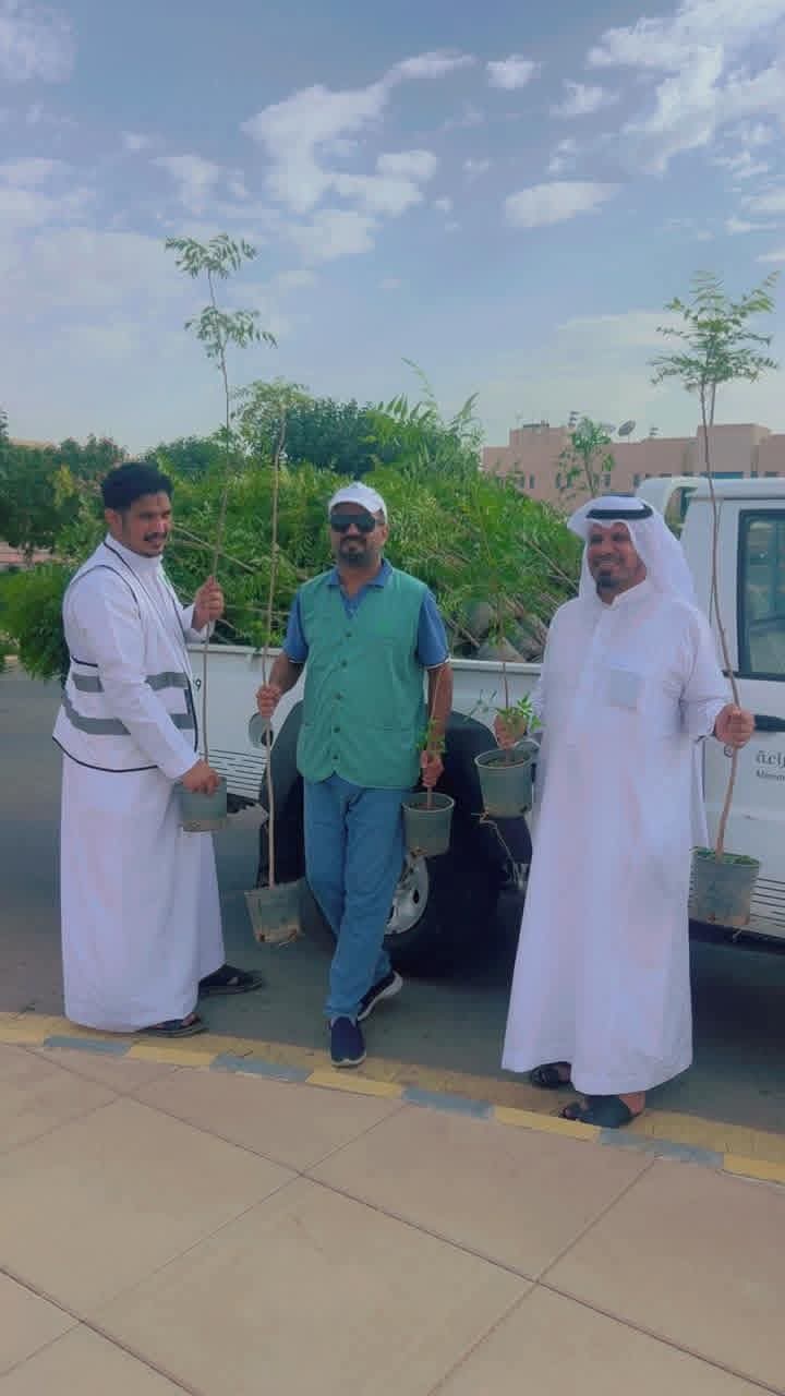 بيئة الجموم تنفذ مبادرة لتشجير مدخل قيادة أمن الحج والعمرة بـ 1000 شتلة