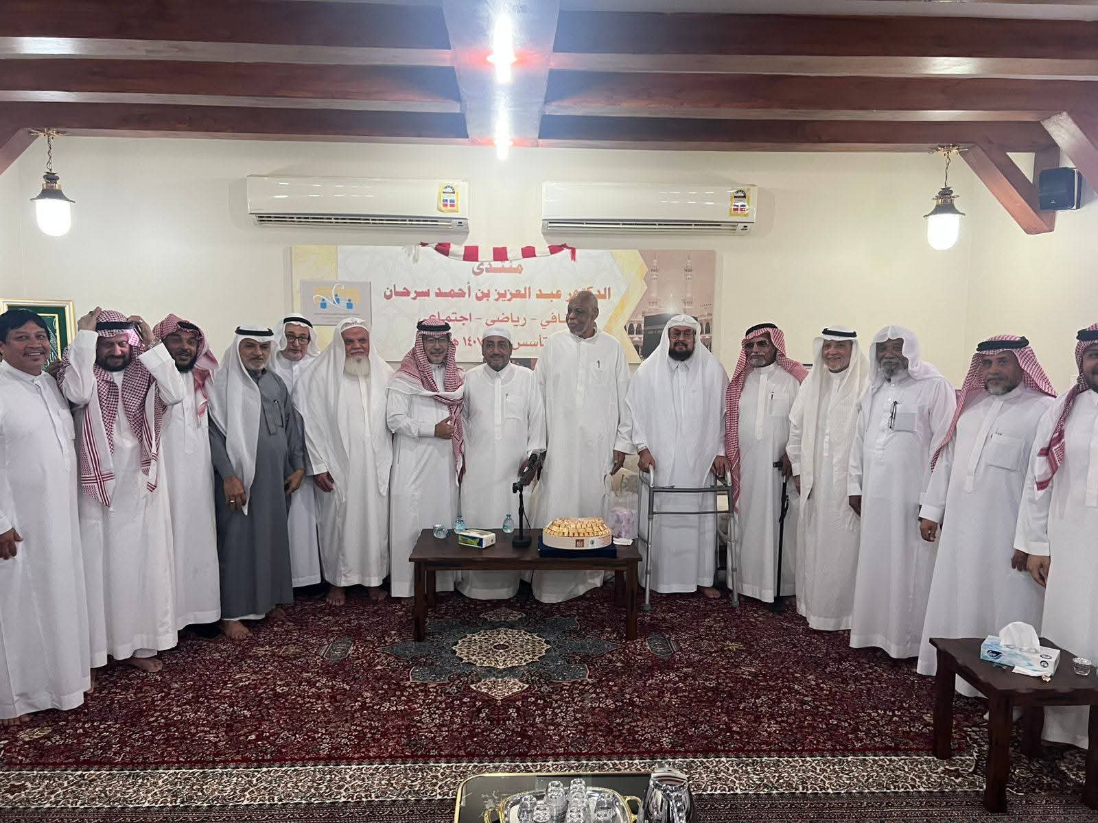 الوحداويون واهالي مكة المكرمة يواصلون زياراتهم لمعالي الدكتور عبدالعزيز سرحان للاطمئنان على صحته 