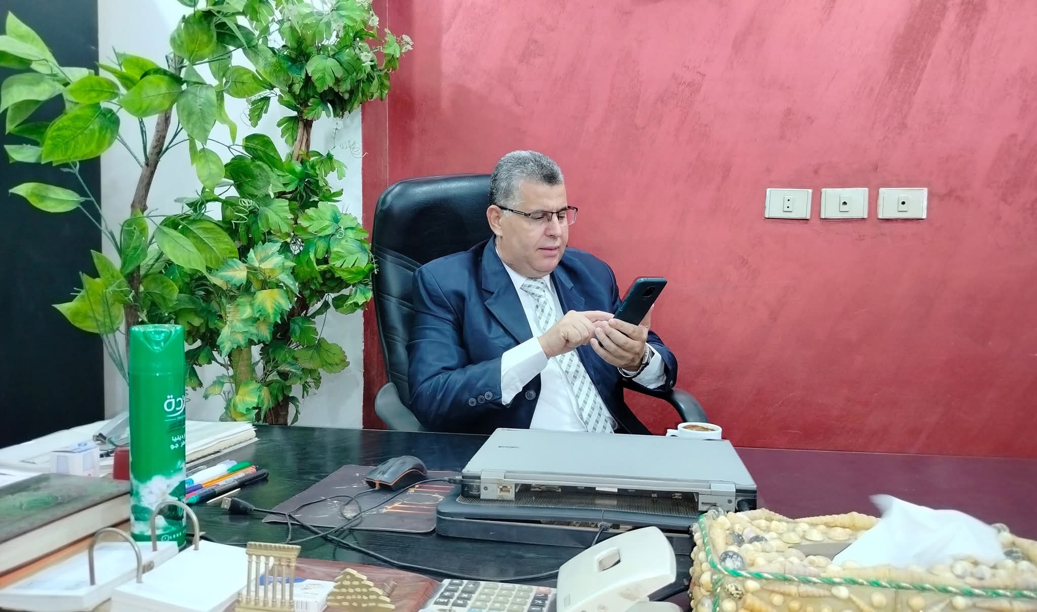 منبع عظمة النبي أساسه العمل 