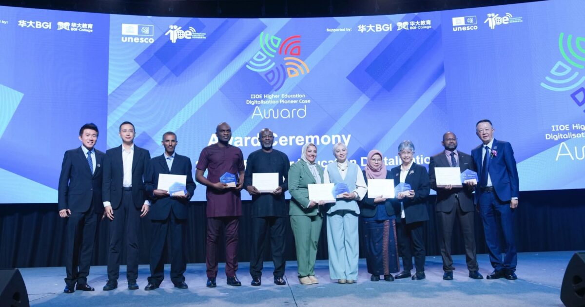 المركز المصري للمعهد الدولي للتعليم عن بُعد بجامعة عين شمس يحصد جائزة الريادة في رقمنة التعليم العالي 2025 للعام الثاني على التوالي بسنغافورة